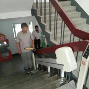 <b>分段站立式斜掛升降平臺（升降機）</b>